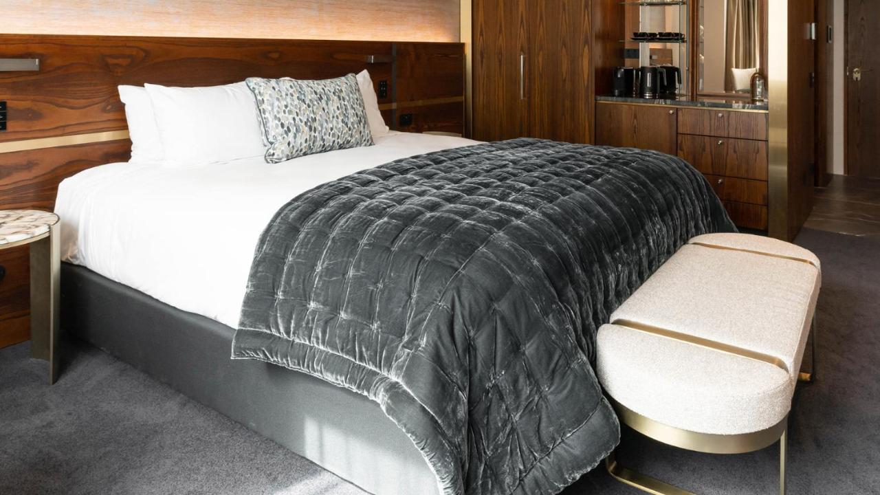 Horizon By Skycity Auckland Exterior foto A bed with a throw